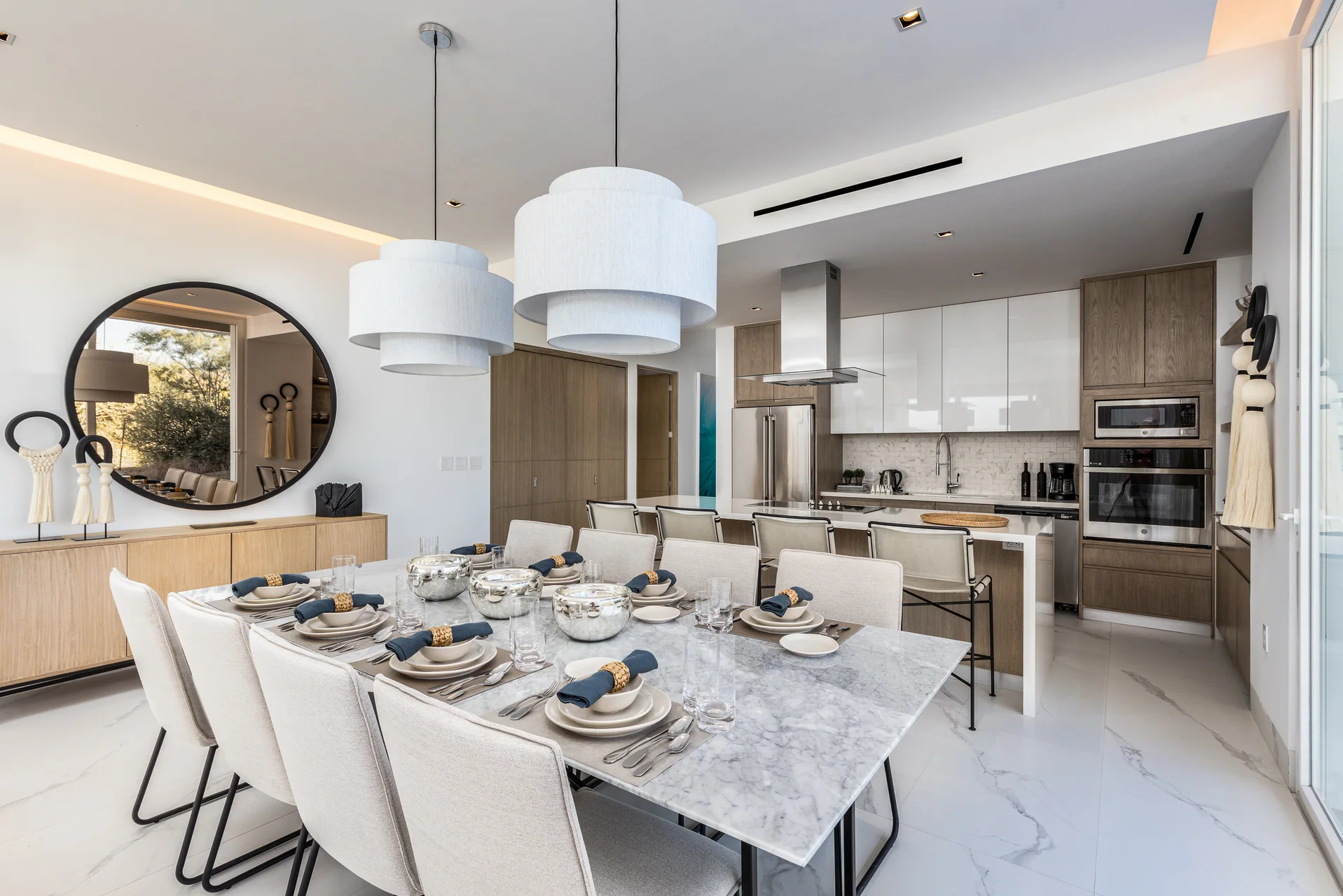 OCEANA model residence dining area