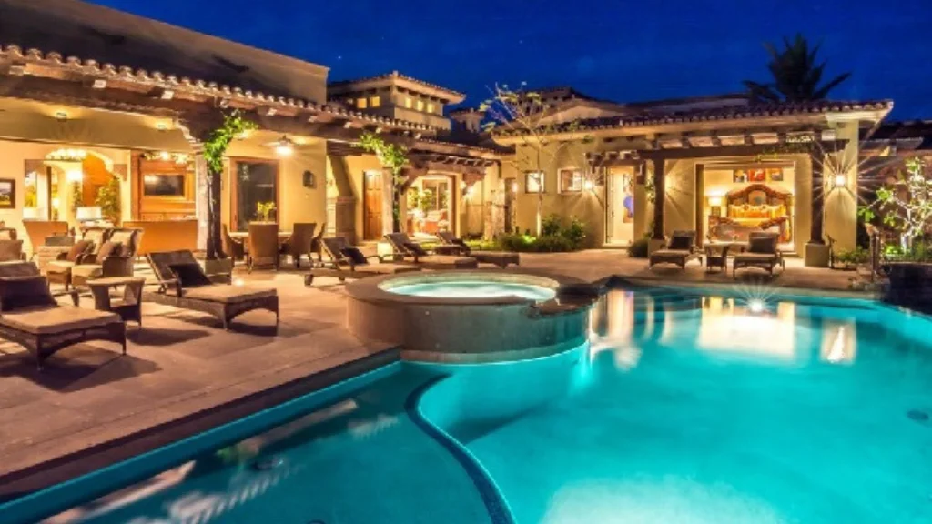 a vacation spot with swimming pool in Palmilla