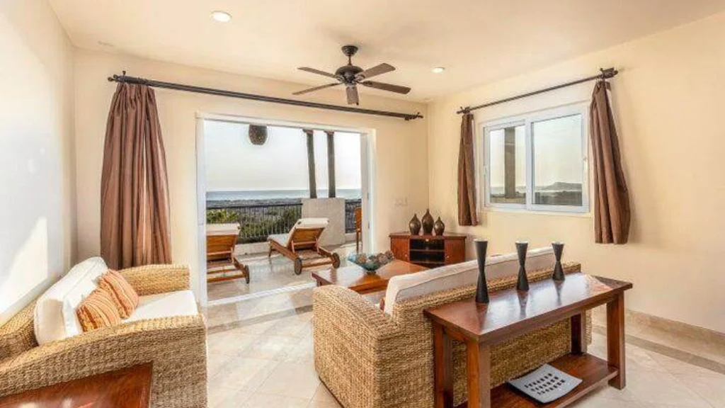 ample interior space in a place to stay at Prana del Mar.